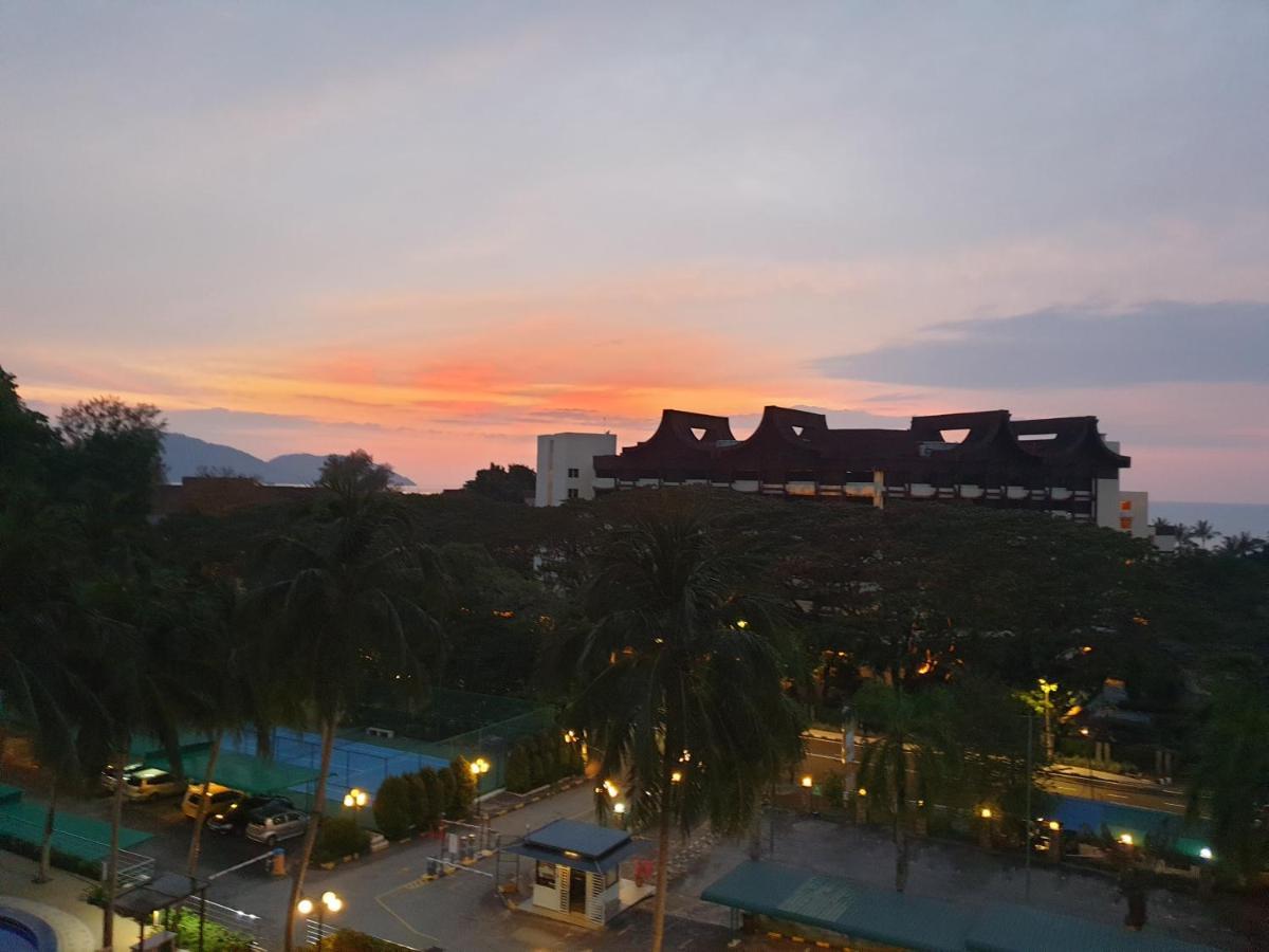 Sri Sayang by Coral Holiday Resort Batu Feringgi Bagian luar foto